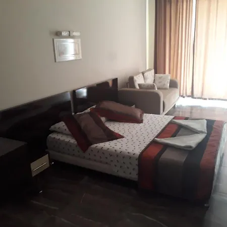 Lara Camlik ホームステイ